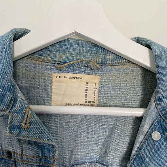 Life in Progress Jean Jacket Blue Cropped Denim Women's Small Light Wash Classic - Picture 3 of 7